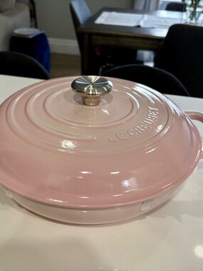 Brand New Le Creuset Shell Pink Enameled Cast Iron Dutch Oven w/Stainless Knob